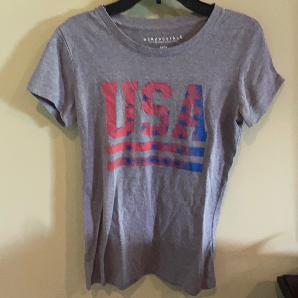 Aeropostale USA Gray, Red, & Blue Tshirt. Scoop neck. Size M.
